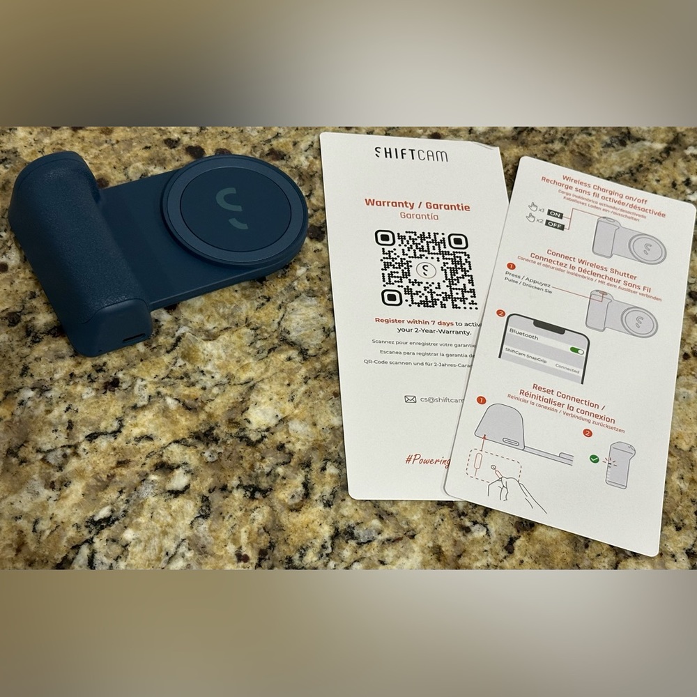 SnapGrip Magnetic Camera Grip - Black - Picture 4 of 6